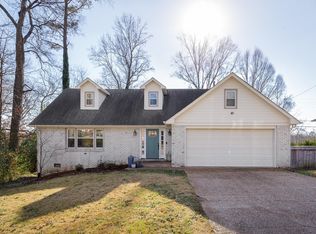 314 Robinhood Dr, Florence, AL 35633