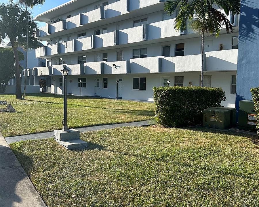 1st image of 1101 NE 191st St #H213