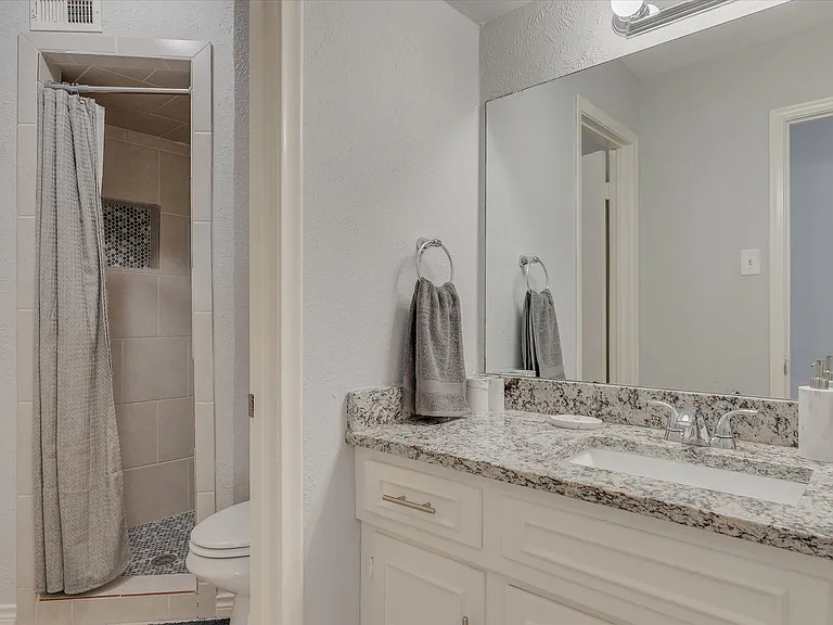 1425 Mayfield Ave — Photo 26