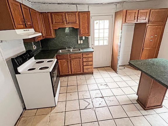 4th image of 410 Taylor St