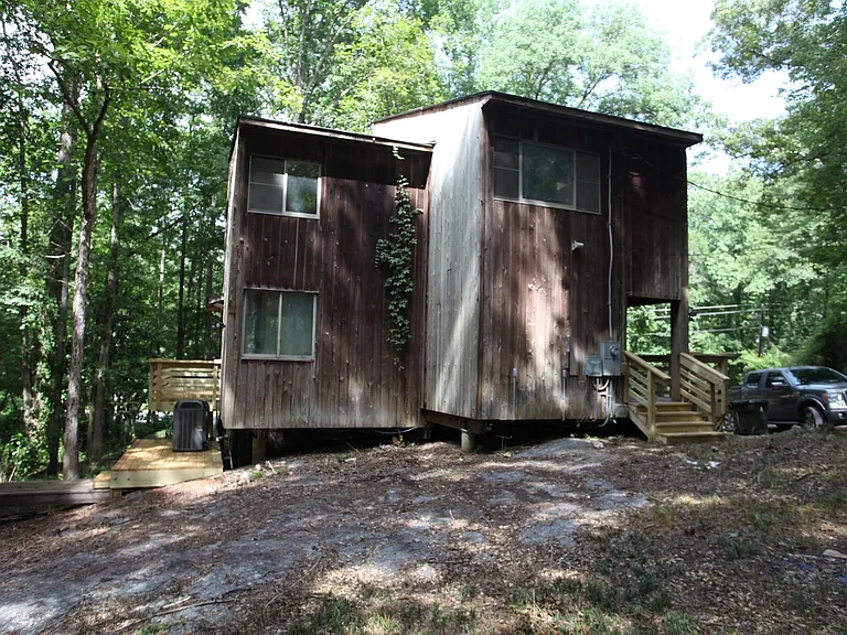 1323 Hickory Ln — Photo 3