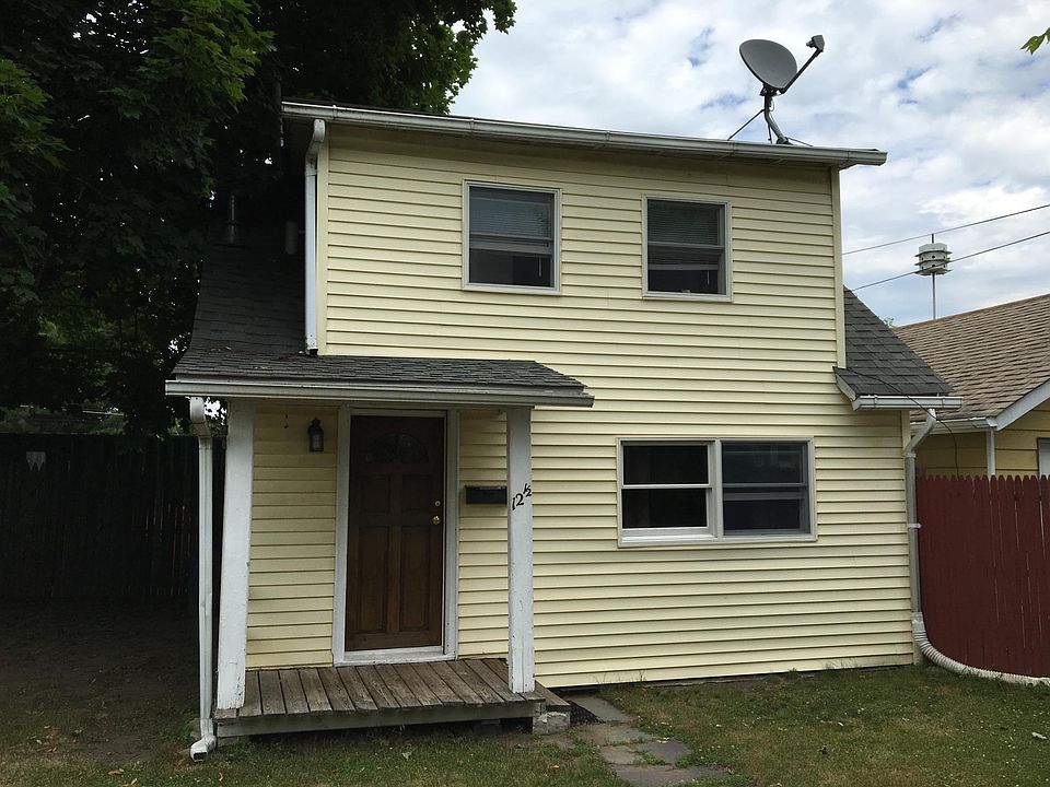 Cottage is behind main house