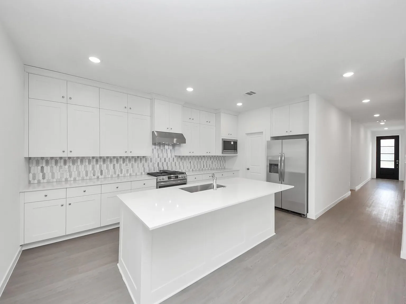 4 bed, 2.0 bath, $2,200 — Photo 3
