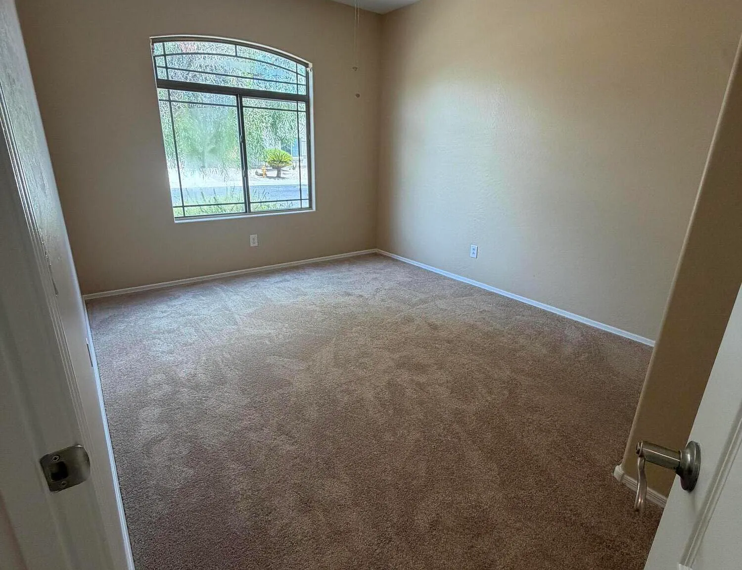 6 bed, 4.0 bath, 3712 sqft, $4,150 — Photo 4