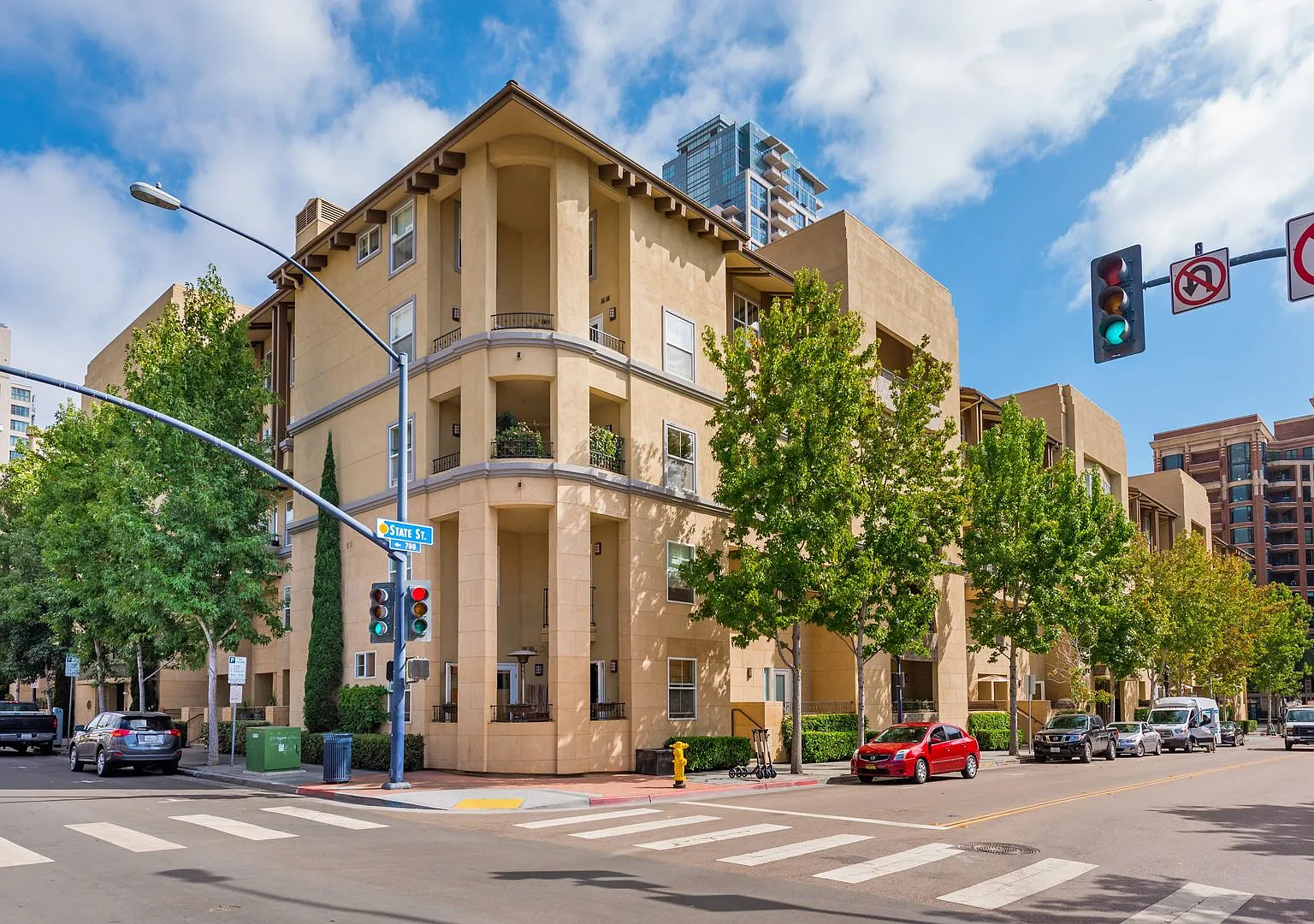 Expansive Marina District 2 Bedroom at City Walk! Small Pet OK! Available for Immediate Occupancy... — Photo 1