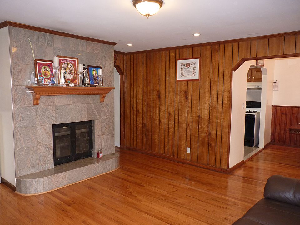 1st image of 100 3rd St