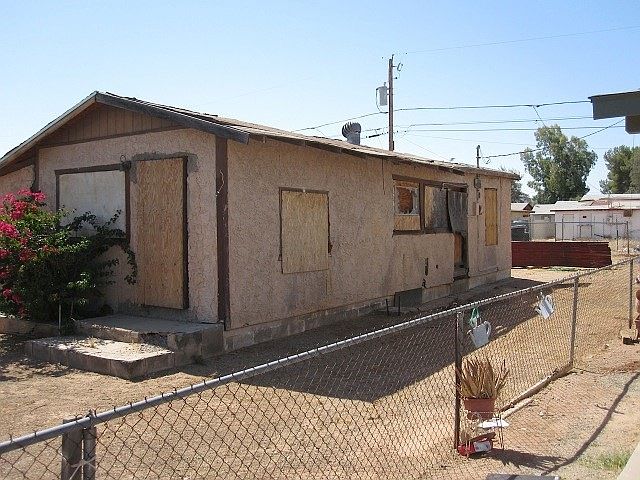 2nd image of 1142 E 3rd St