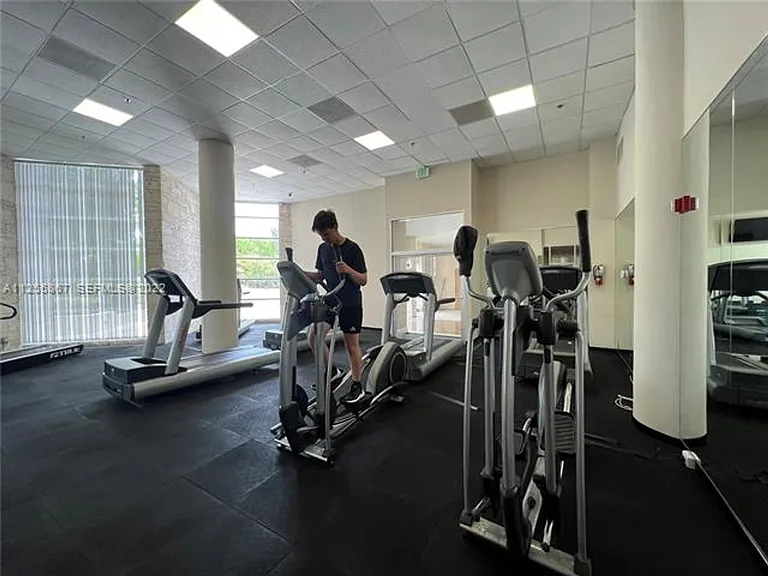 5161 Collins Avenue Cu #1711 — Photo 30