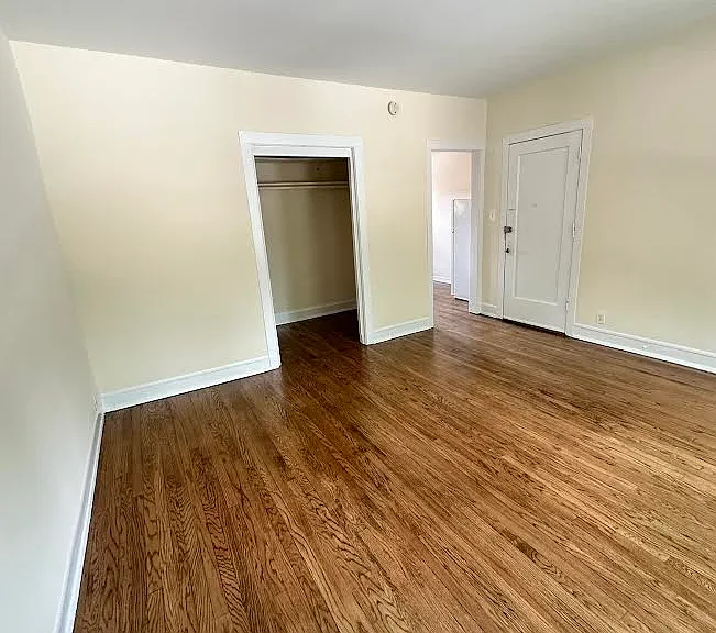 2661 N Spaulding Ave — Photo 3