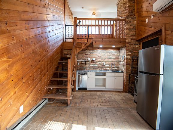 2nd image of 319 Magnolia St #B
