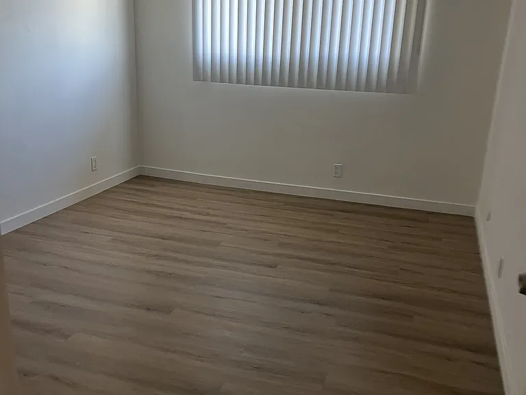 318 N Kodiak St #C — Photo 7
