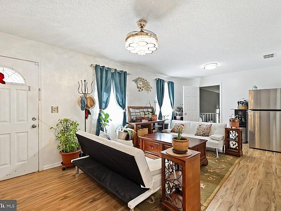 4th image of 9463 Rogues Rd