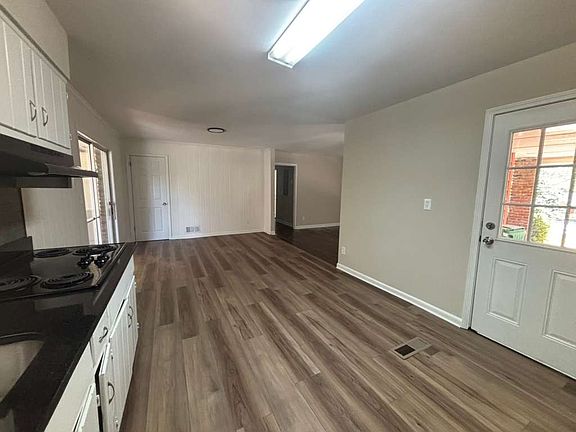 3rd image of 4497 Chamblee Tucker Rd