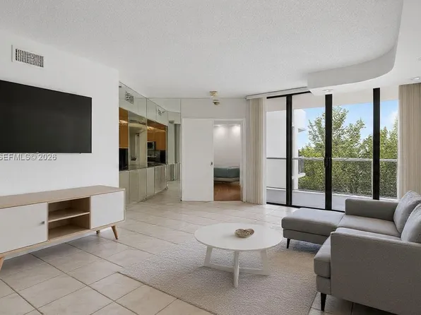 20281 E Country Club Dr APT 405, Aventura, FL 33180