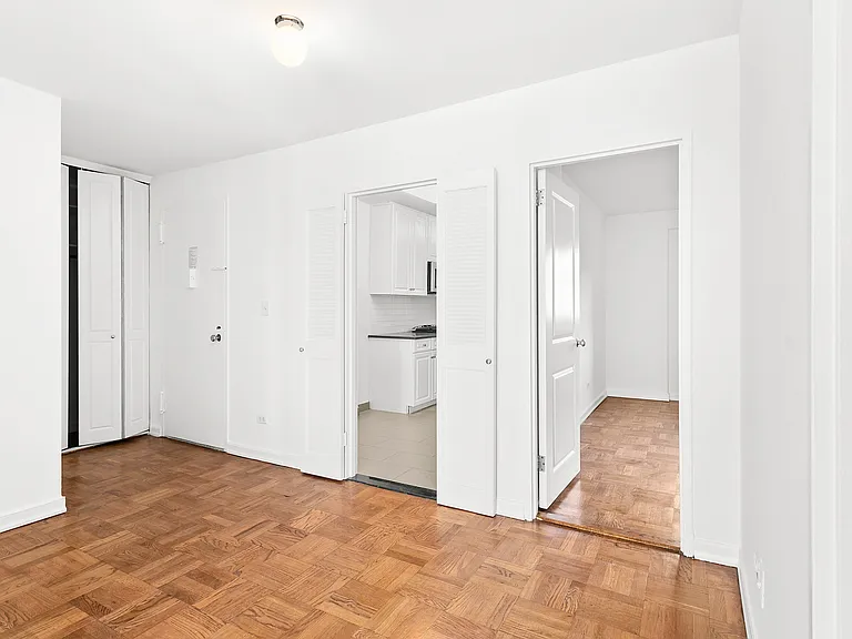 445 E 80th St #7G — Photo 3