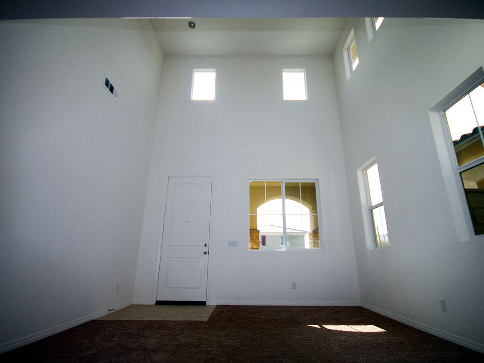 Entry / Formal Living Room