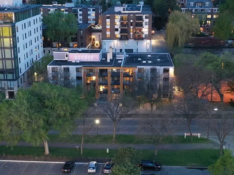 311 Kenwood Apartments — Photo 12