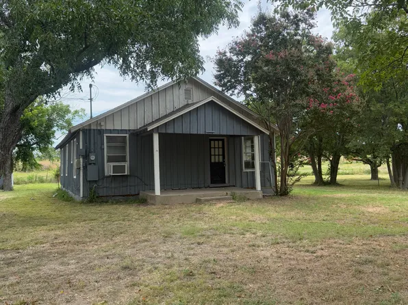 3495 Country Club Rd, Denton, TX 76210