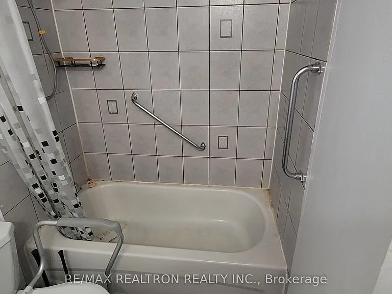 180 Markham Rd #504 — Photo 14