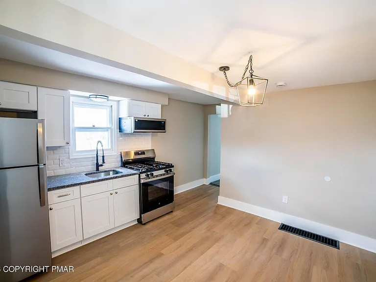 811 Monroe St #1 — Photo 6