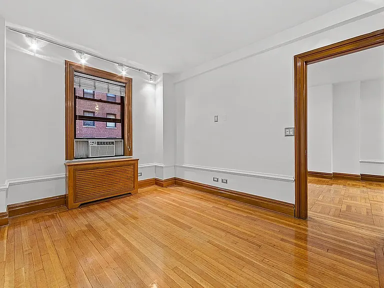 150 W 58th St #4A — Photo 4