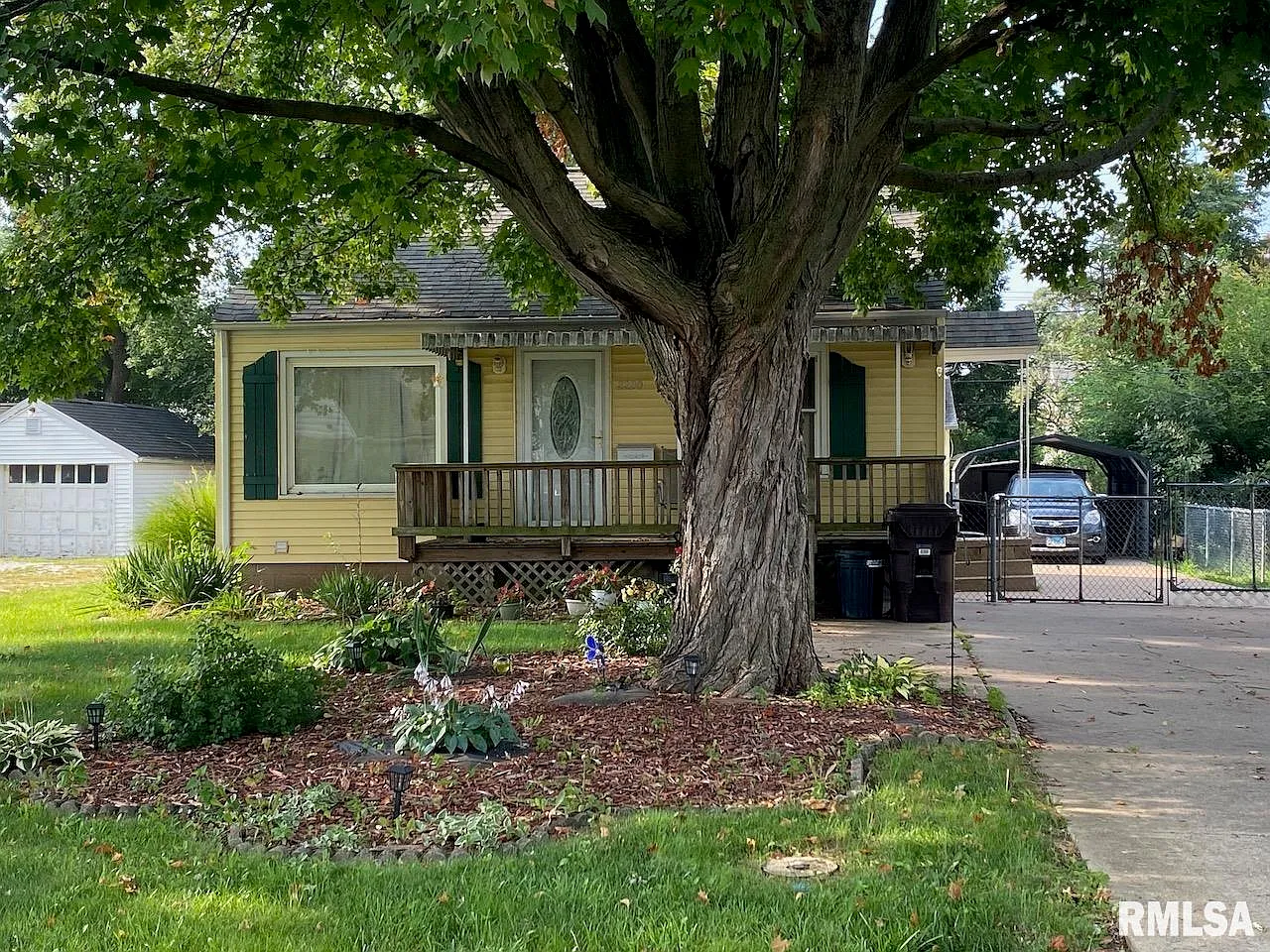 2220 W Hudson St photo 1