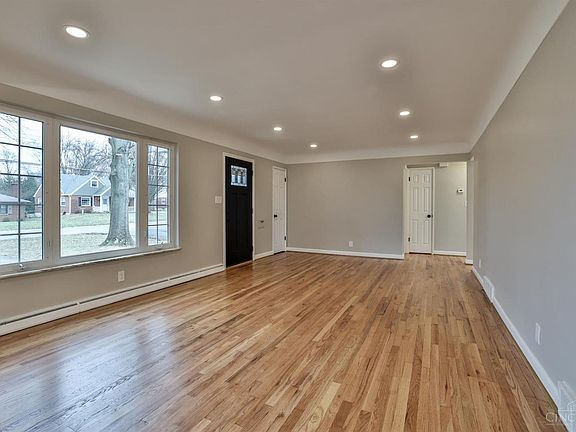4th image of 7861 Gwenwyn Dr