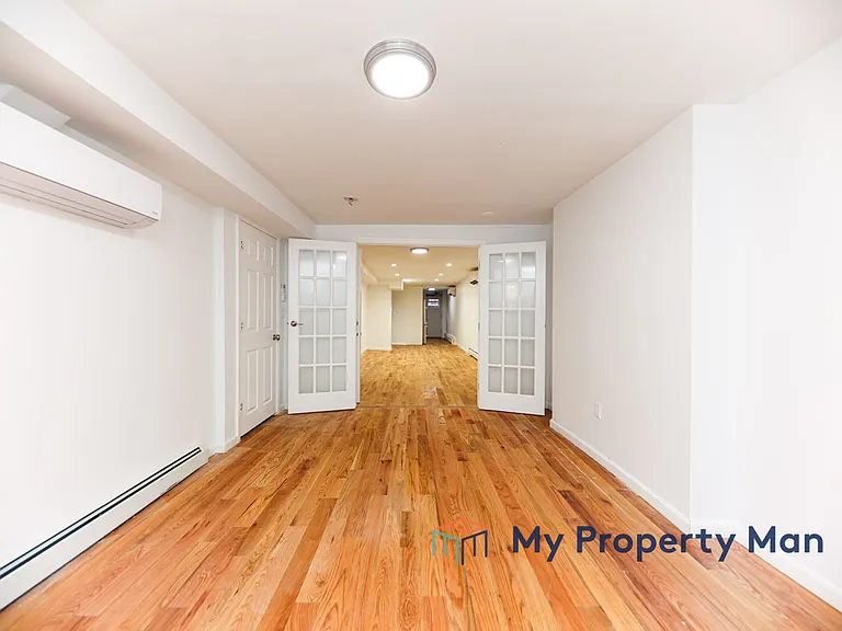 1092 Madison St #1 — Photo 4