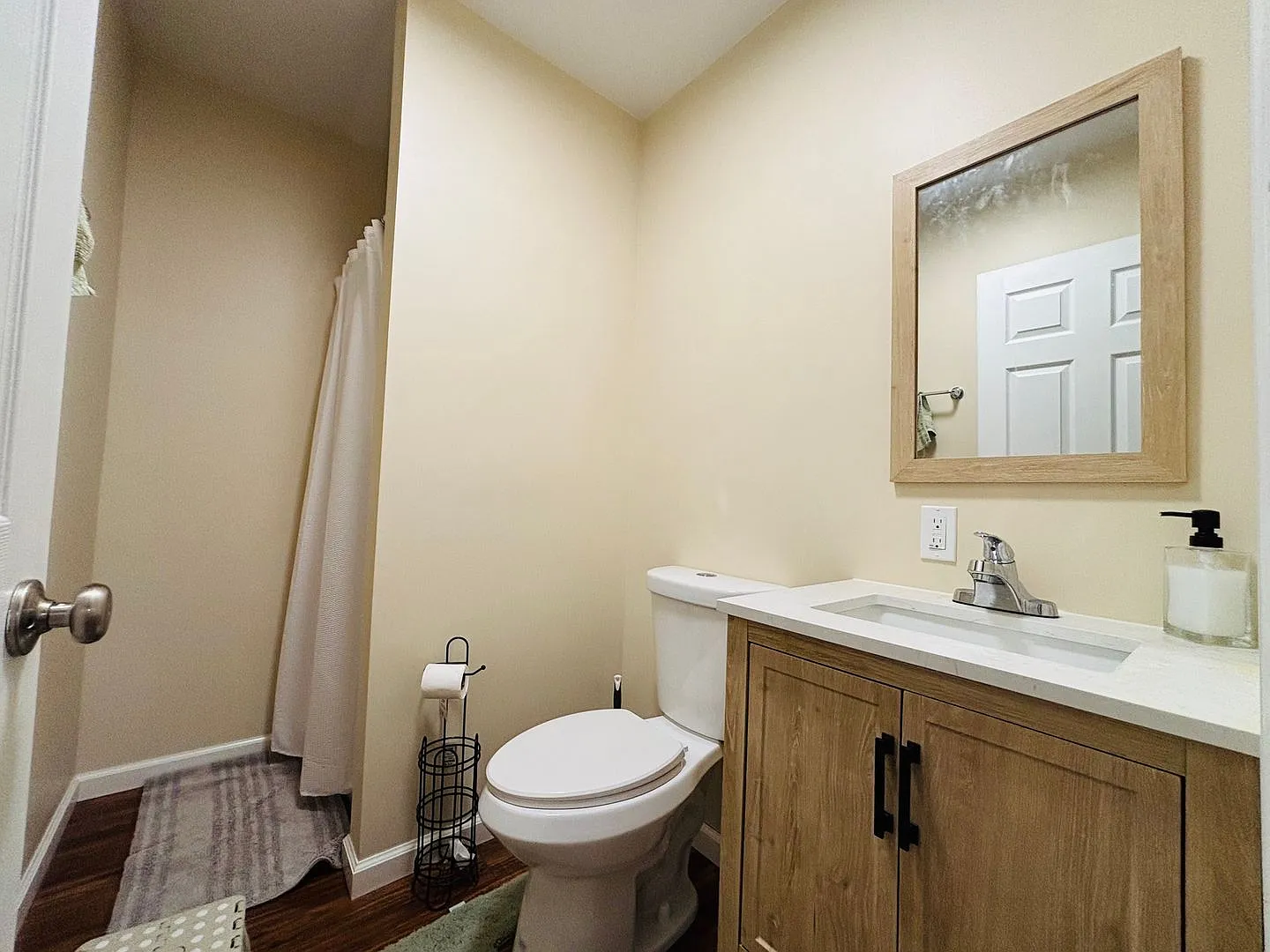 Spacious 4 Bedroom, 3.5 Bath House in New River Village — Photo 4