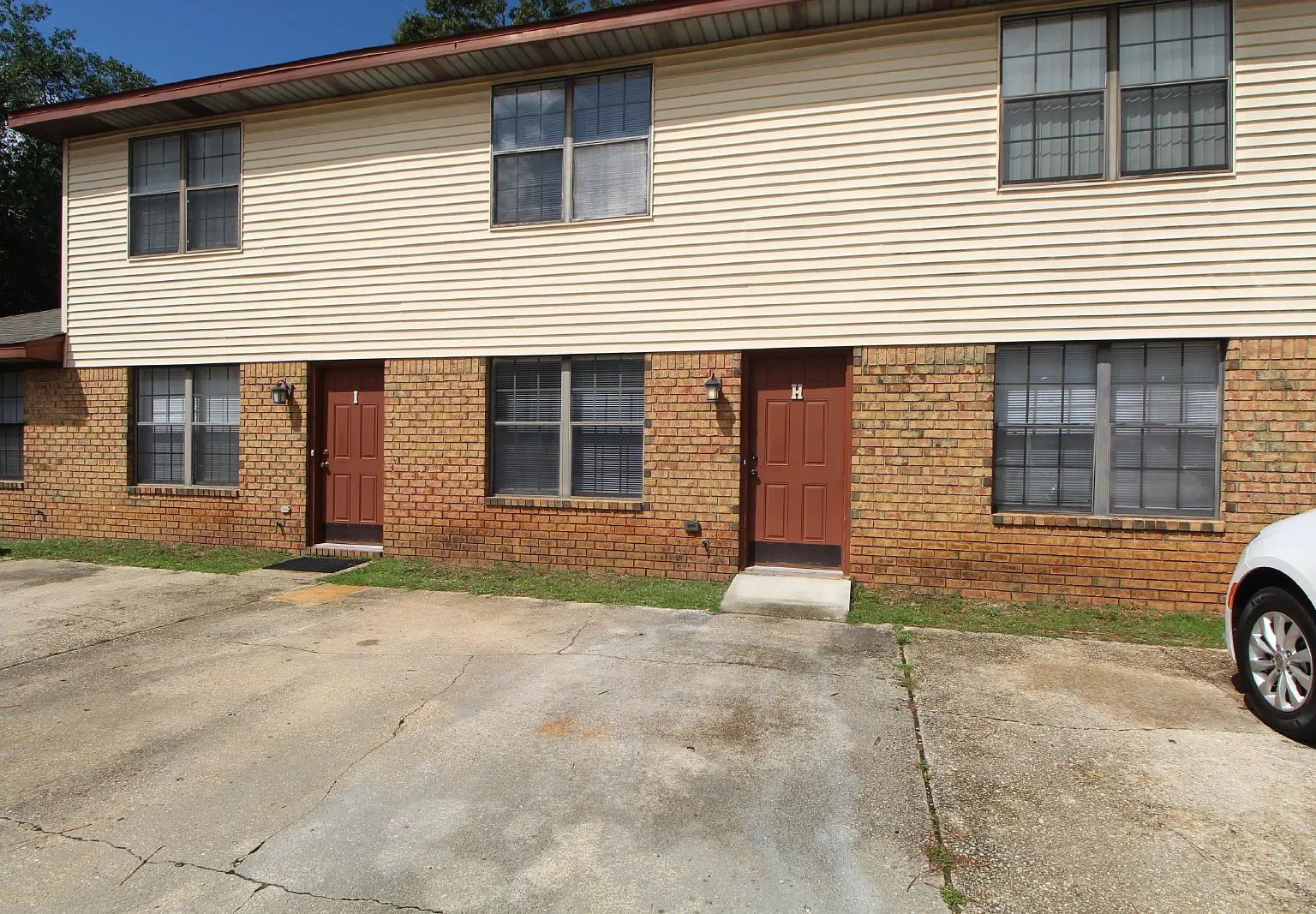 2 bed, 1.5 bath, 1046 sqft, $1,175 — Photo 1