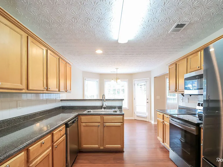 819 Winding Grove Ln — Photo 3