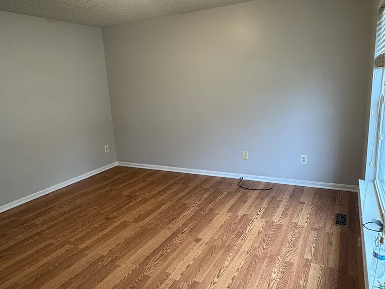 380 Center Deen Ave — Photo 2