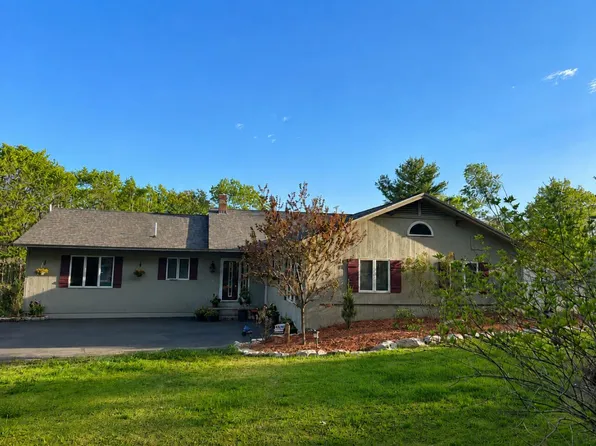 28 Oakledge Hills Road, Raymond, ME 04071