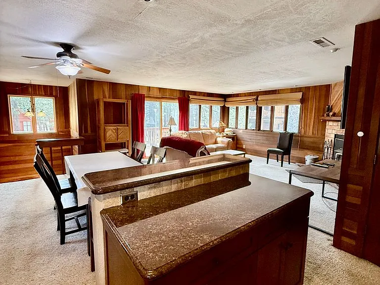 406 Monterey Pl — Photo 1
