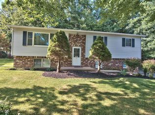 35 Cobblewood Dr, Mount Pocono, PA 18344