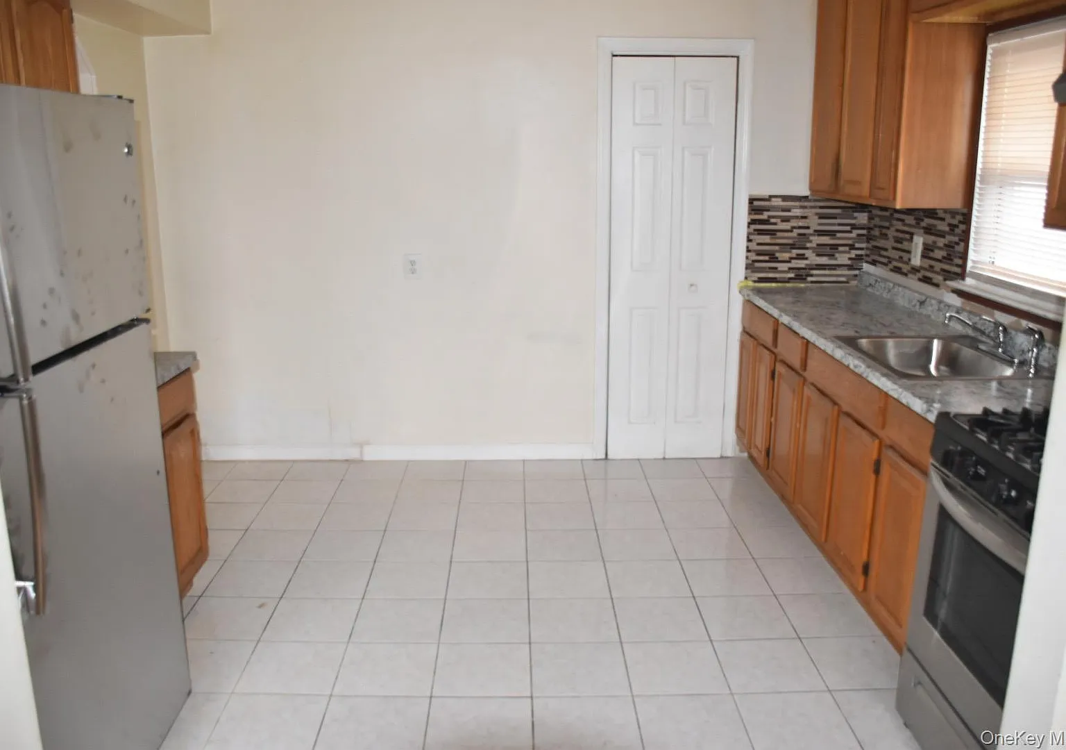 3 bed, 1.0 bath, 1910 sqft, $3,500 — Photo 3