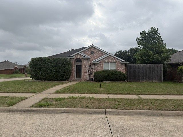 1st image of 8806 Oakwood Ln