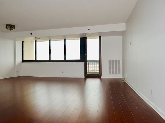 4th image of 1805 Crystal Dr #0