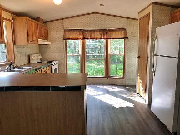5th image of 73 Balsam St