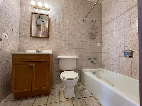 5th image of 1425 W Wilson Ave APT 2W
