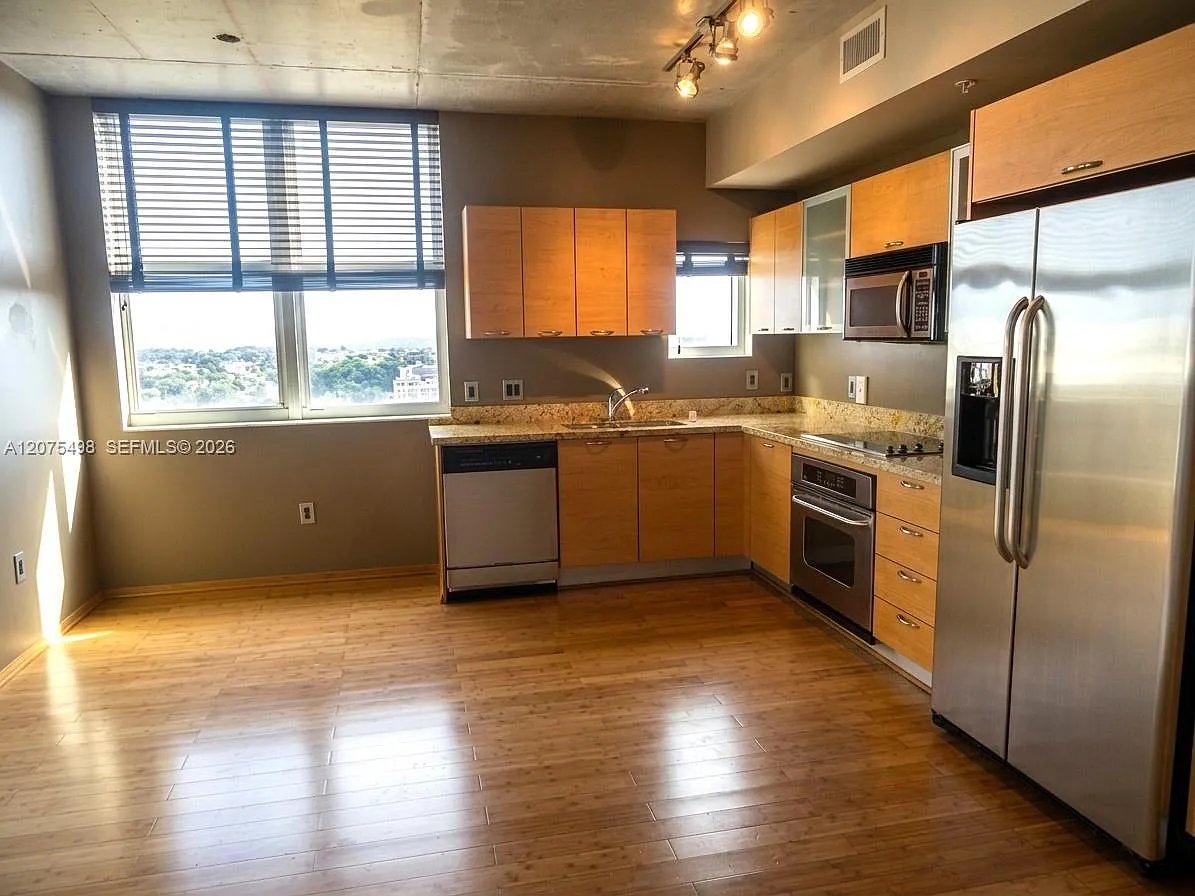 Midtown Lofts Condo — Photo 2