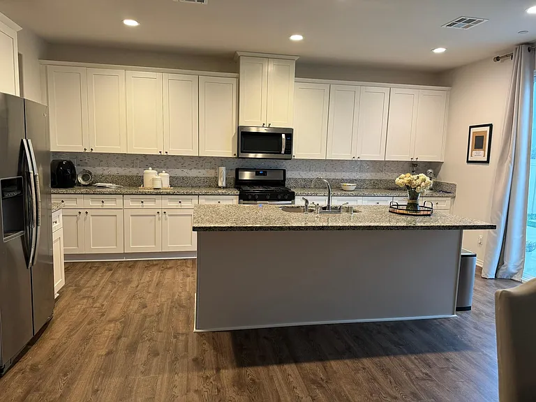 1057 Peach Grv — Photo 12