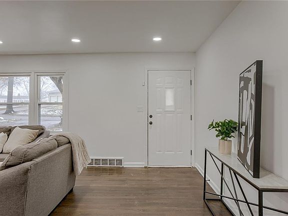 3rd image of 9601 Madison Ave