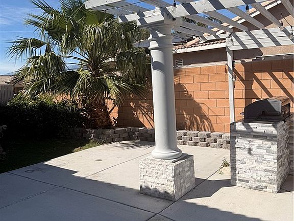 3rd image of 68792 Ridge Crest Way