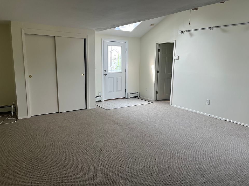 ENTRANCE LIVING ROOM