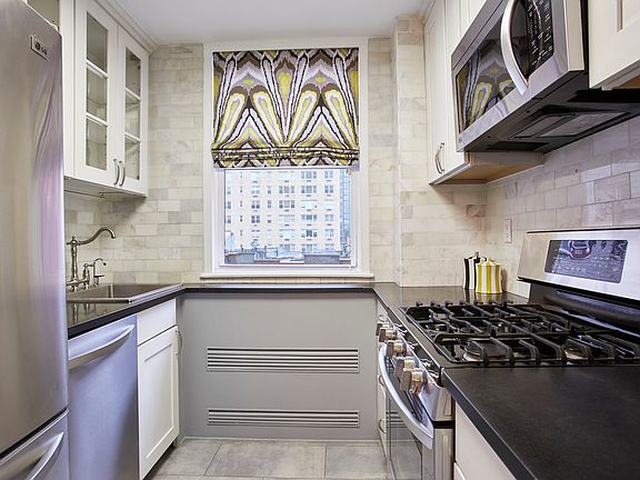 3rd image of 201 E 36th St APT 9A