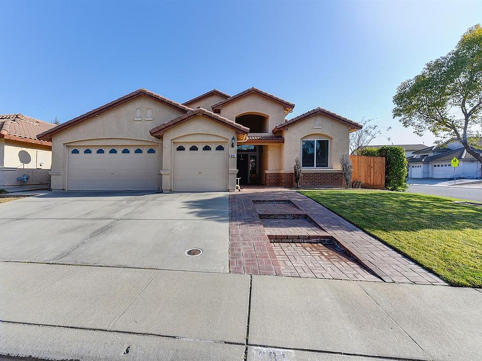 2nd image of 981 Holmisdale Way
