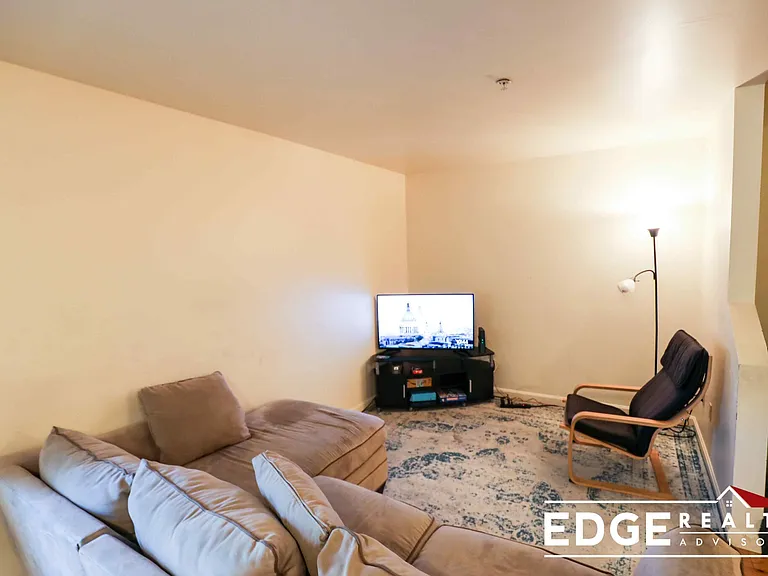 34 Raymond St #34 — Photo 8