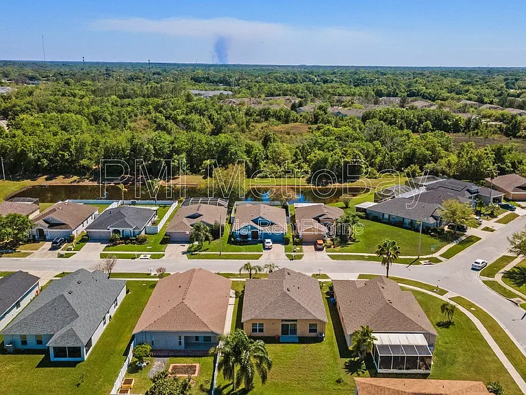 1010 Summer Breeze Dr — Photo 45