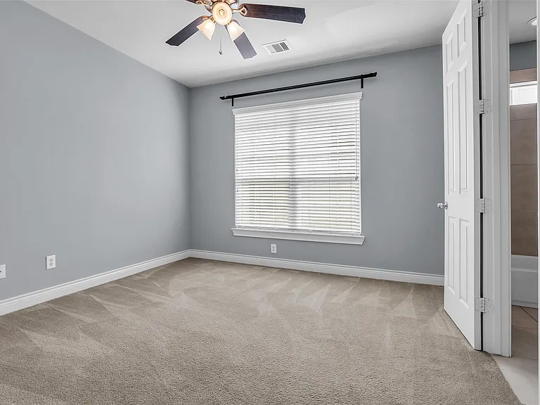 5724 Kansas St — Photo 29
